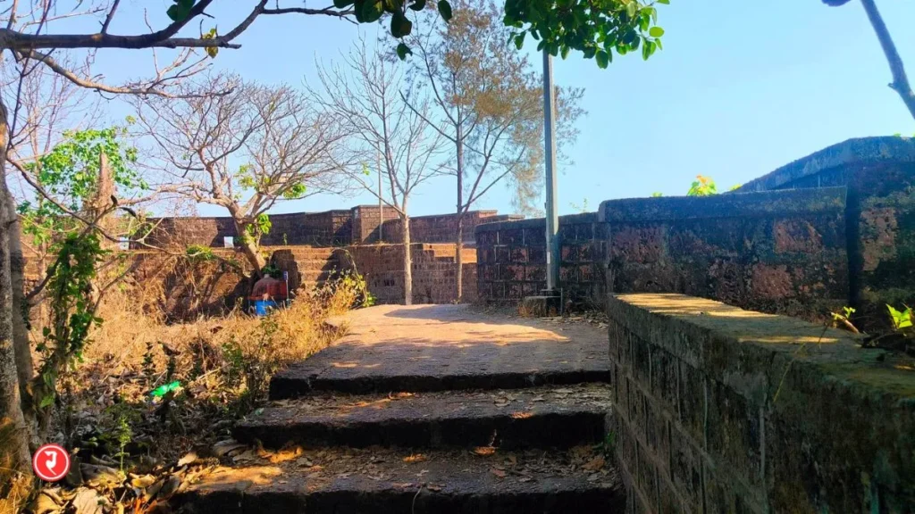 ratnadurg killa mahiti
